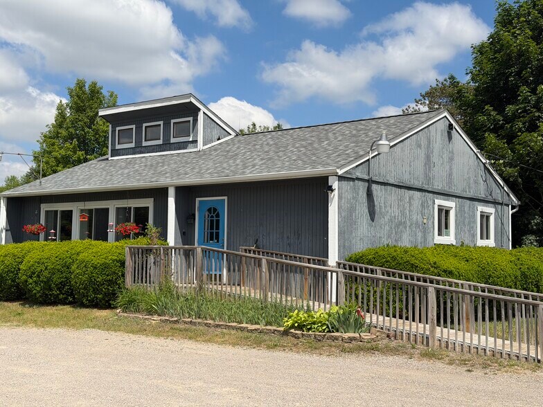8009 N McKinley Rd, Flushing, MI à vendre - Photo de l’immeuble – Image 2 sur 19