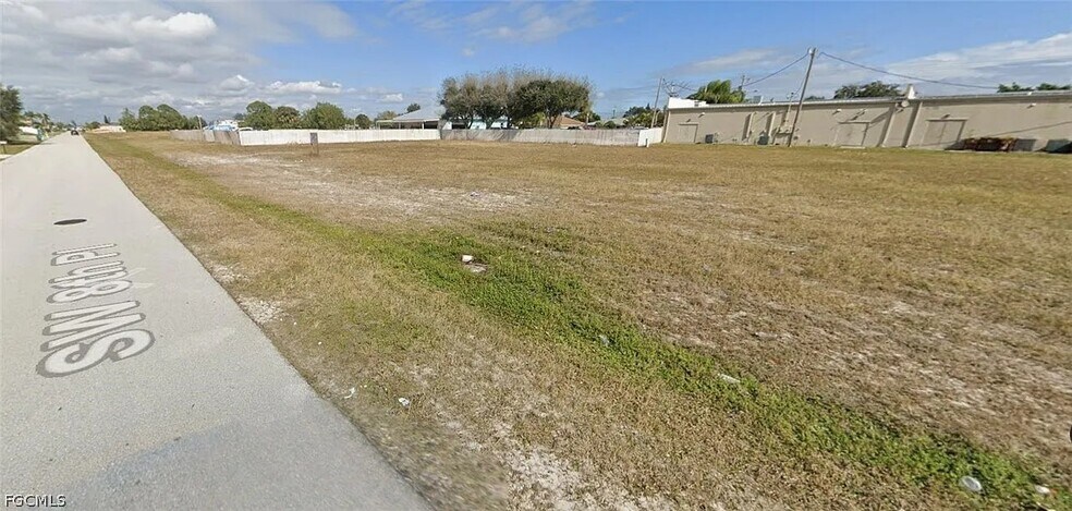 3811 SW 8th Pl, Cape Coral, FL à vendre - Photo de l’immeuble – Image 3 sur 3