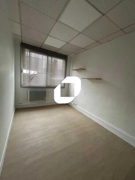 130 Rue Du Lieutenant Petit Leroy, Chevilly-Larue à louer - Photo de l’immeuble – Image 2 sur 20