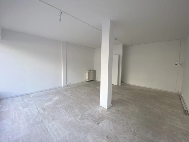 263 Avenue De Grasse, Cannes à louer - Photo de l’immeuble – Image 3 sur 5