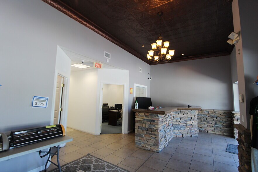 2077 E 58th Avenue Cir, Bradenton, FL à louer - Photo de l’immeuble – Image 3 sur 13