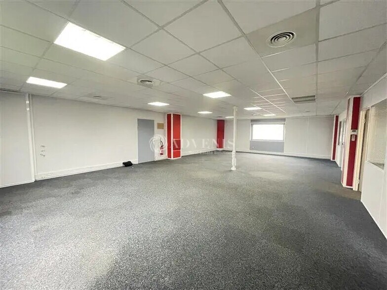 Bureau dans Tremblay-en-France à louer - Photo de l’immeuble – Image 2 sur 7