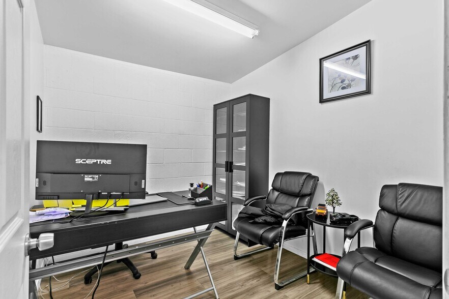 3133 W Burbank Blvd, Burbank, CA à louer - Photo principale – Image 1 sur 36