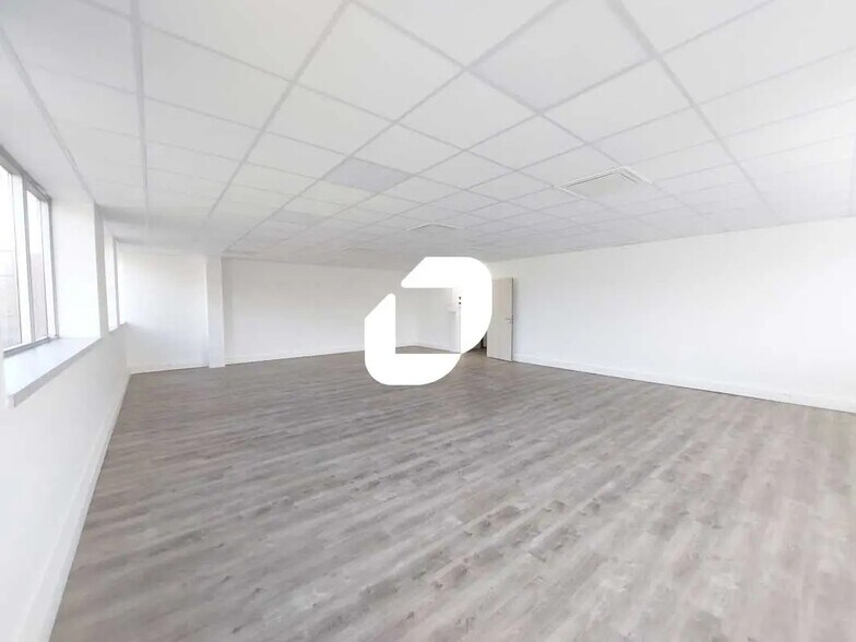 130 H Avenue Joseph Kessel, Voisins-le-Bretonneux à louer - Photo de l’immeuble – Image 3 sur 26