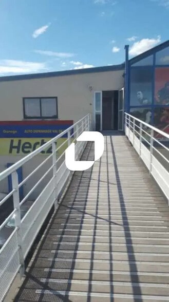 Bureau dans Morainvilliers à louer - Photo de l’immeuble – Image 3 sur 4