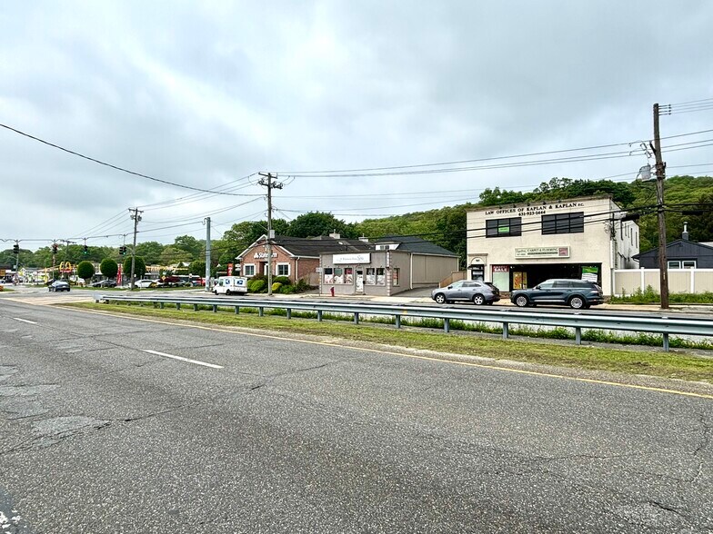 707 Walt Whitman Rd, Melville, NY à vendre - Photo de l’immeuble – Image 2 sur 9