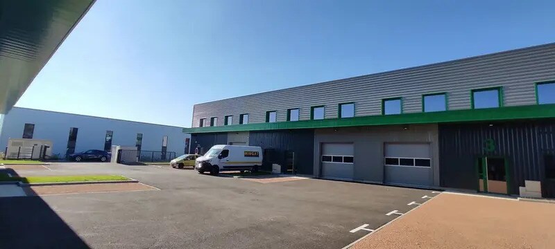 Local d’activités dans Tignieu-Jameyzieu à louer - Photo de l’immeuble – Image 2 sur 8