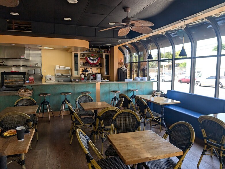 Historic Filipinotown: Restaurant and MF portefeuille de 2 biens à vendre sur LoopNet.fr - Photo de l’immeuble – Image 3 sur 14