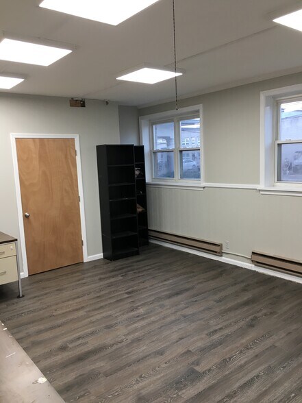 845 Bloomfield Ave, Clifton, NJ à louer - Photo de l’immeuble – Image 2 sur 14
