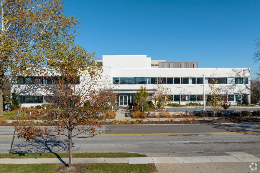 15 Kings Grant Dr, Bala Cynwyd, PA à louer - Photo de l’immeuble – Image 3 sur 6