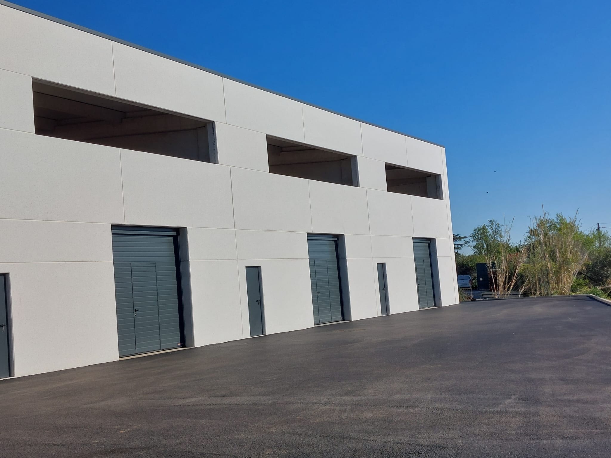 Local d’activités dans Cuers à louer Photo intérieure– Image 1 sur 5