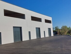 Local d’activités dans Cuers à louer Photo intérieure– Image 1 sur 5