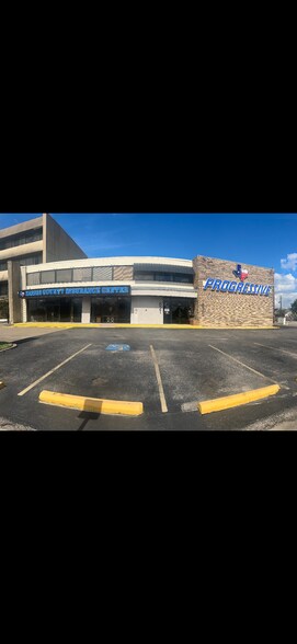 825 E Southmore Ave, Pasadena, TX à louer - Photo de l’immeuble – Image 1 sur 18