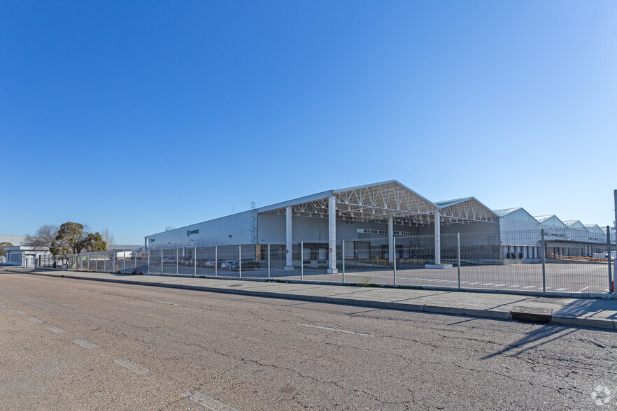 Industriel/Logistique dans Coslada, Madrid à louer - Photo de l’immeuble – Image 3 sur 9