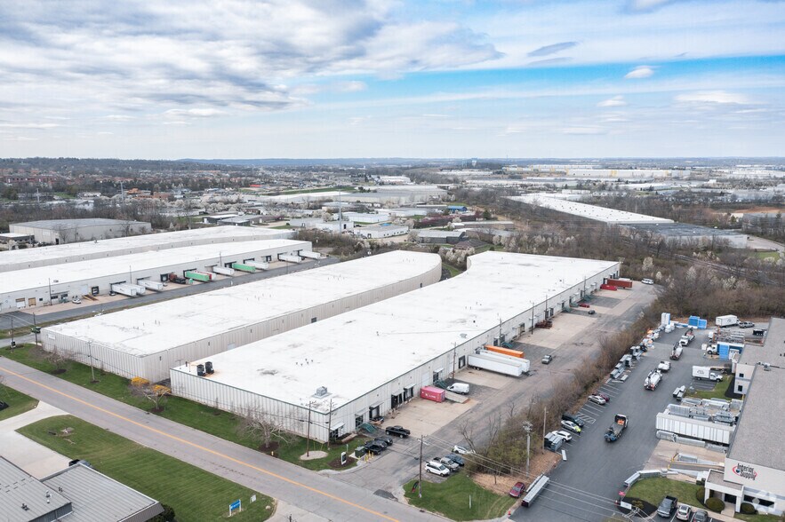 226-236 Circle Freeway Dr, West Chester, OH à louer - Aérien – Image 2 sur 4
