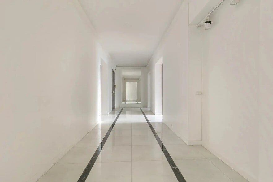 45 Avenue Victor Hugo, Paris à vendre - Photo de l’immeuble – Image 3 sur 19
