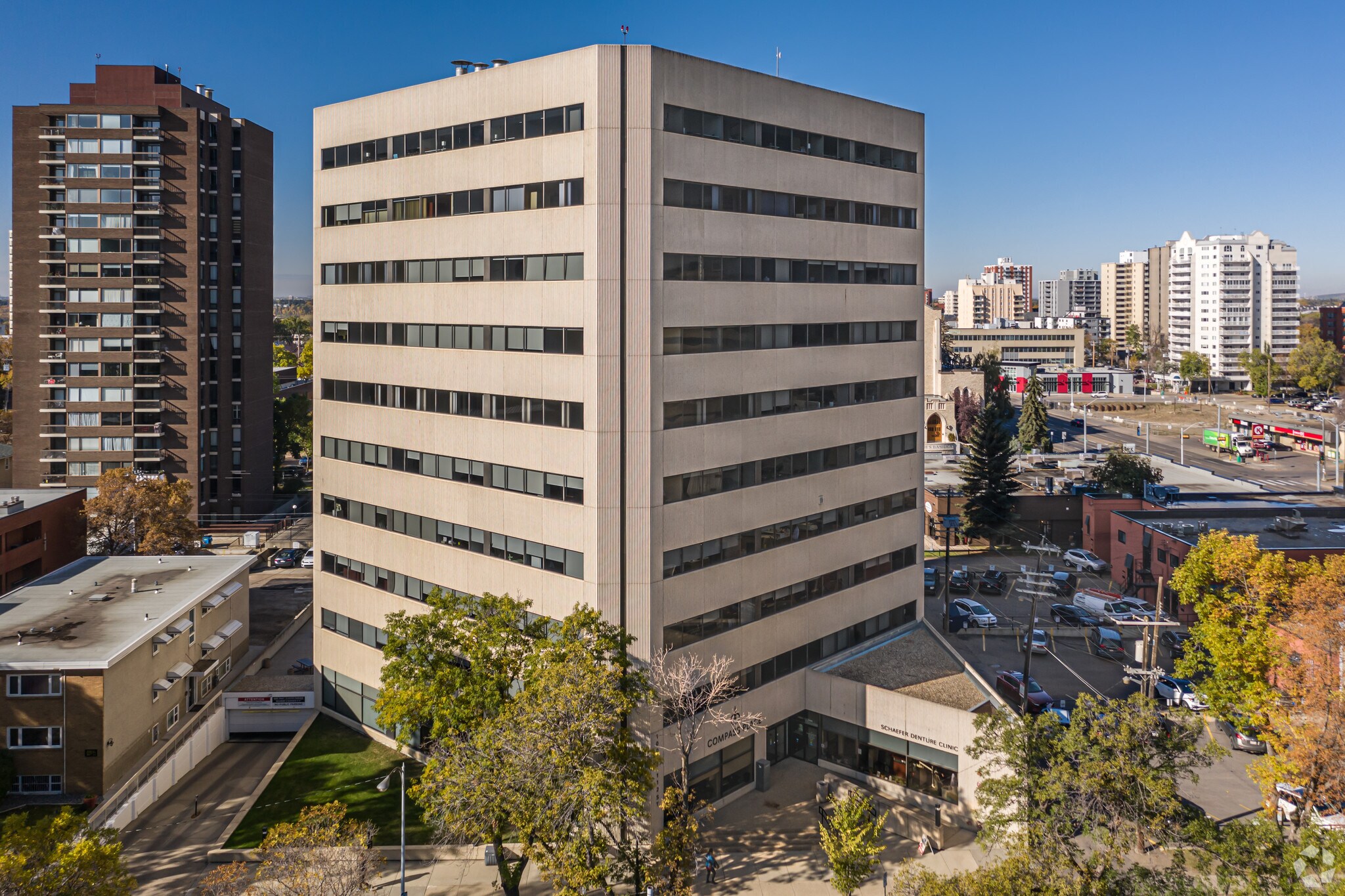 10050 112 St NW, Edmonton, AB à vendre Photo principale– Image 1 sur 20