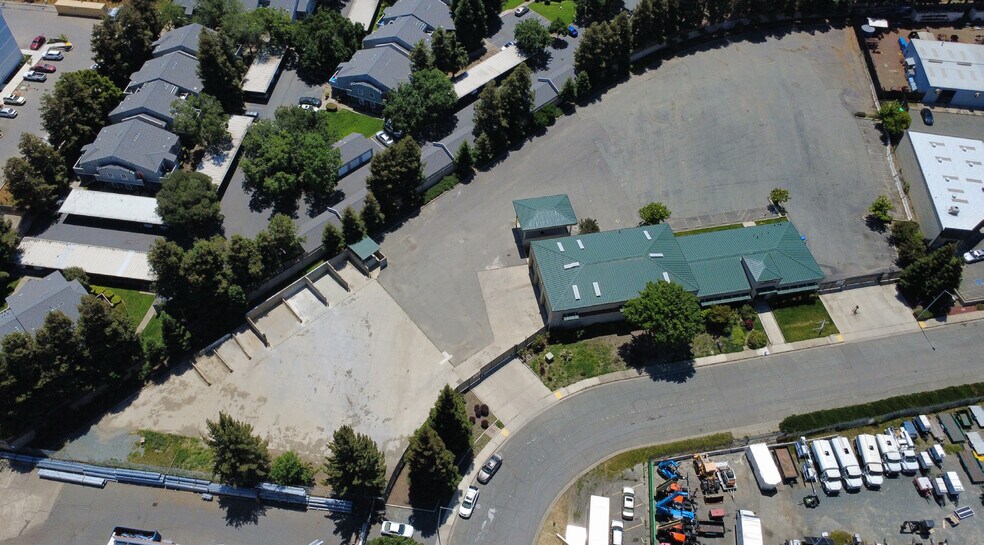 2151 Piedmont Way, Pittsburg, CA à louer - Photo de l’immeuble – Image 2 sur 5