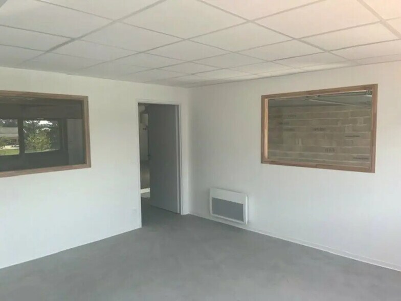Local d'activités dans Carbon-Blanc à vendre - Photo de l’immeuble – Image 3 sur 7