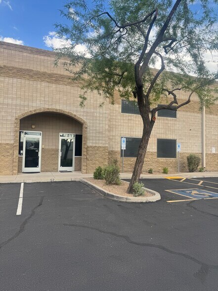 1745 W Deer Valley Rd, Phoenix, AZ à vendre - Photo de l’immeuble – Image 2 sur 6