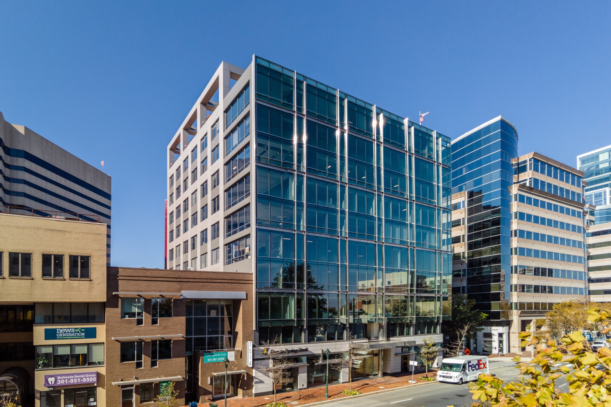 7550 Wisconsin Ave, Bethesda, MD à louer Photo principale– Image 1 sur 15