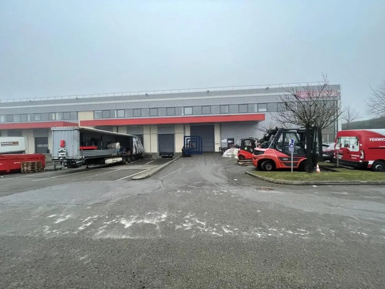 Industriel/Logistique dans Trappes à louer - Photo de l’immeuble – Image 2 sur 7