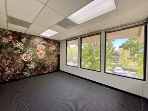 128 Auburn Ct, Westlake Village, CA à vendre Photo intérieure– Image 2 sur 3