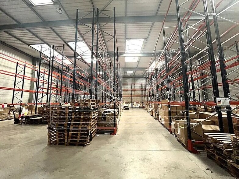 Local d’activités dans Roquefort-la-Bédoule à louer - Photo de l’immeuble – Image 2 sur 9