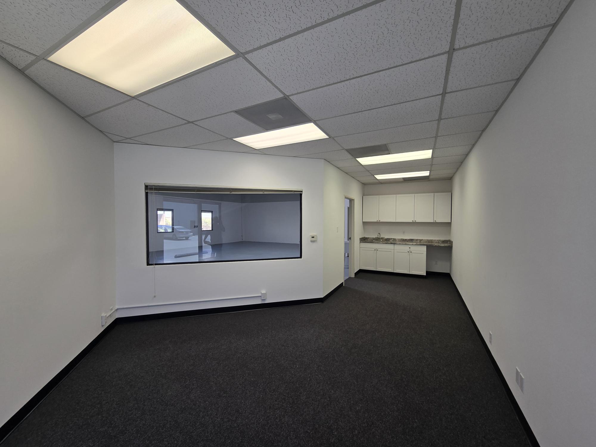 4025 Spencer St, Torrance, CA à louer Photo intérieure– Image 1 sur 9