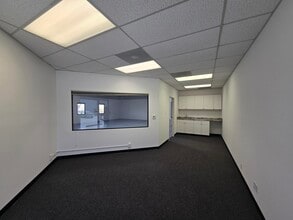 4025 Spencer St, Torrance, CA à louer Photo intérieure– Image 1 sur 9