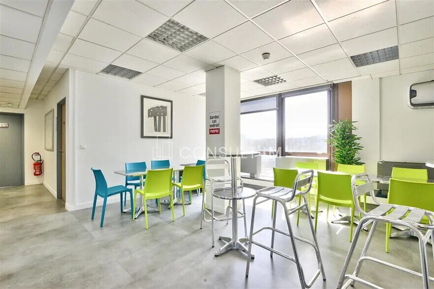 Bureau dans Saint-Cloud à louer - Photo de l’immeuble – Image 3 sur 8
