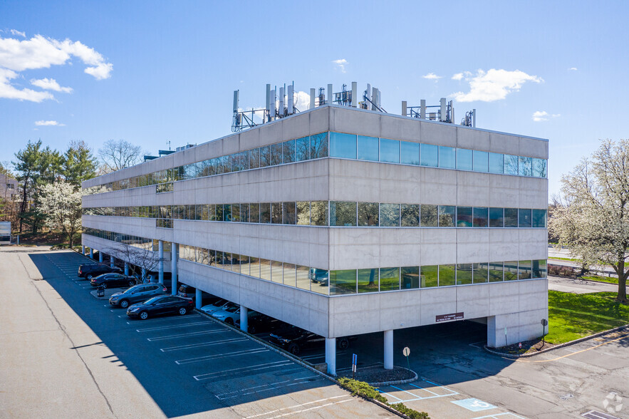 12 N State Rt 17, Paramus, NJ à louer - Photo de l’immeuble – Image 3 sur 8