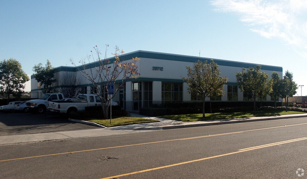 20712 Civic Center Dr, Lake Forest, CA à louer - Photo de l’immeuble – Image 2 sur 48