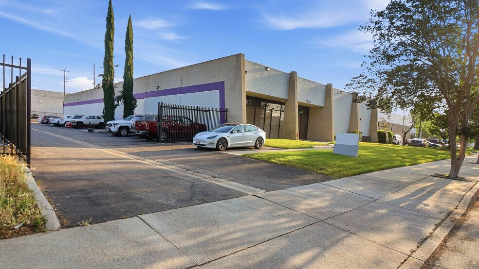 20645 Bahama St, Chatsworth, CA à vendre - Photo de l’immeuble – Image 2 sur 9