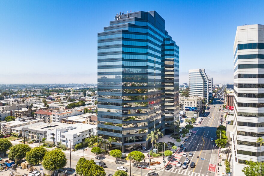 12100 wilshire Blvd, Los Angeles, CA à louer - Photo de l’immeuble – Image 1 sur 15