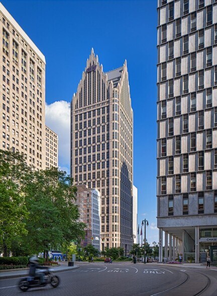 500 Woodward Ave, Detroit, MI à louer - Photo de l’immeuble – Image 3 sur 15