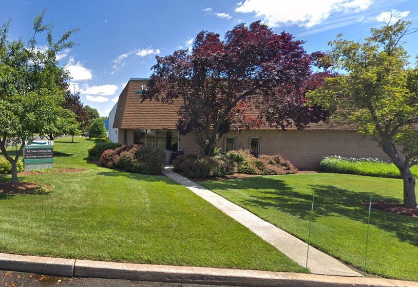 13 Jules Ln, New Brunswick, NJ à louer - Photo de l’immeuble – Image 2 sur 6