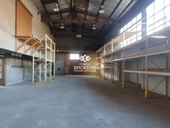 Plus de détails pour Local d'activités à louer