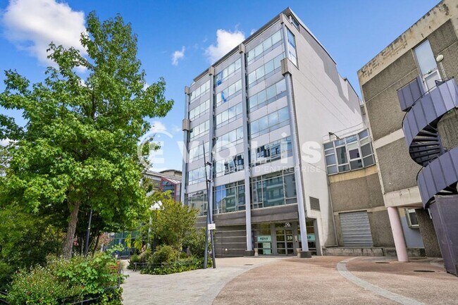 Plus de détails pour 31-39 Rue Du Gouverneur Général Eboué, Issy-les-Moulineaux - Bureau à vendre