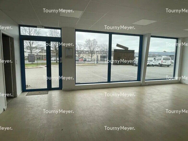 Local d’activités dans Lanester à louer - Photo de l’immeuble – Image 3 sur 6