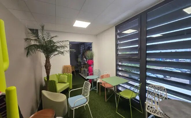 Bureau dans La Seyne-sur-Mer à vendre - Photo de l’immeuble – Image 3 sur 6