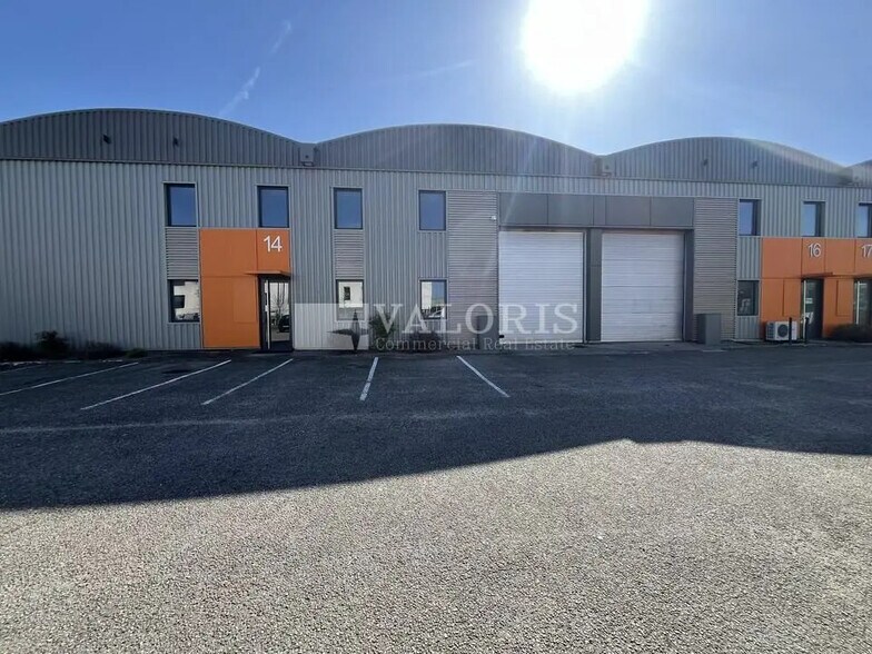 Local d’activités dans Dardilly à louer - Photo de l’immeuble – Image 1 sur 6