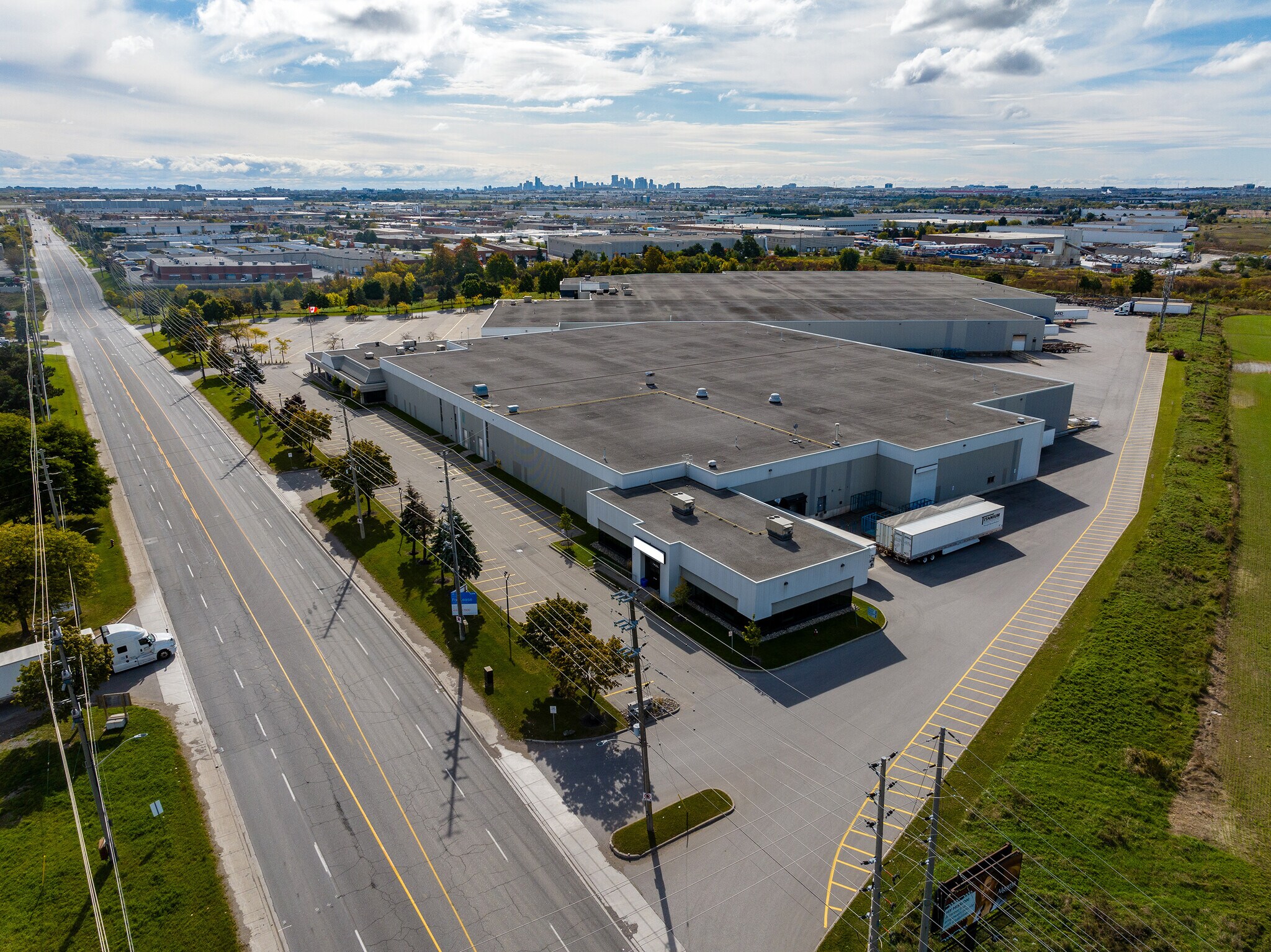 7420 Bramalea Rd, Mississauga, ON à louer Photo de l’immeuble– Image 1 sur 7