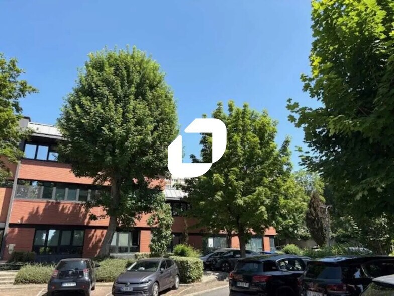 Bureau dans Saint-Ouen-sur-Seine à louer - Photo de l’immeuble – Image 2 sur 12