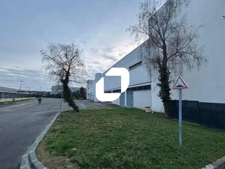 Bureau dans Vitry-sur-Seine à vendre - Photo de l’immeuble – Image 3 sur 8