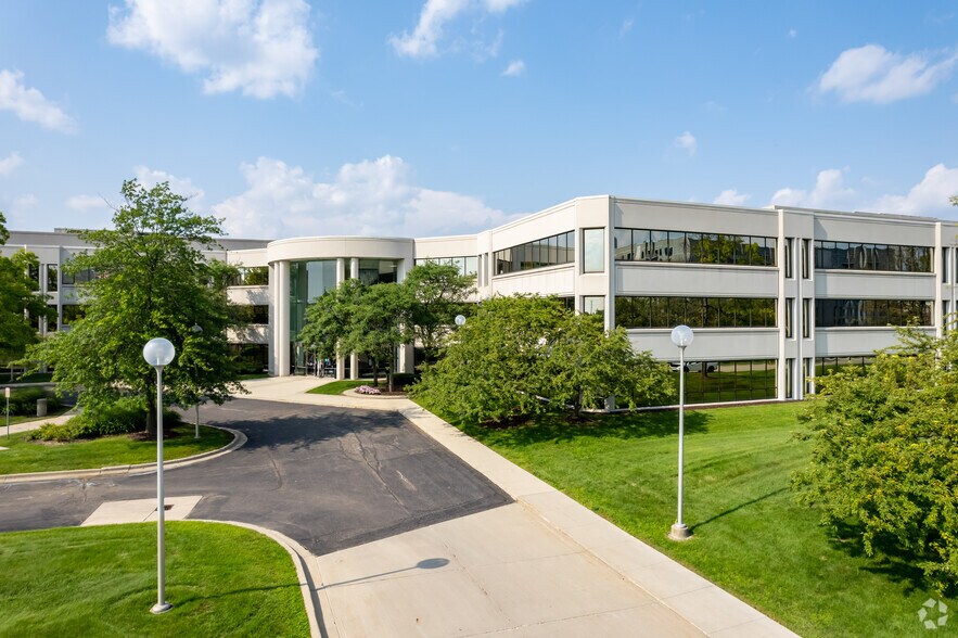900 Wilshire Dr, Troy, MI à louer - Photo principale – Image 1 sur 15