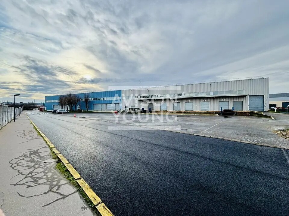 Local d’activités dans Sucy-en-Brie à louer Photo de l’immeuble– Image 1 sur 7