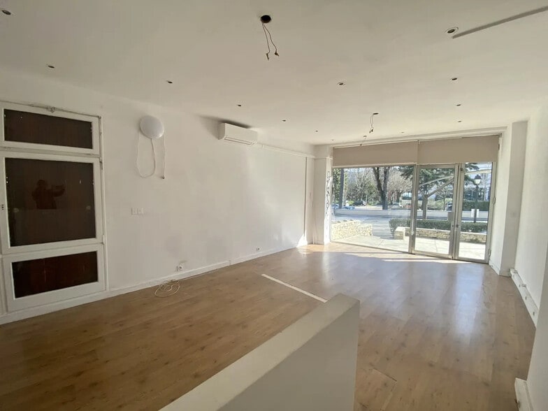 Local commercial dans Gréoux-les-Bains à louer - Photo intérieure – Image 3 sur 6