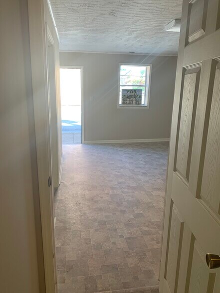 115 Augusta St, Mc Cormick, SC à louer - Photo intérieure – Image 3 sur 11