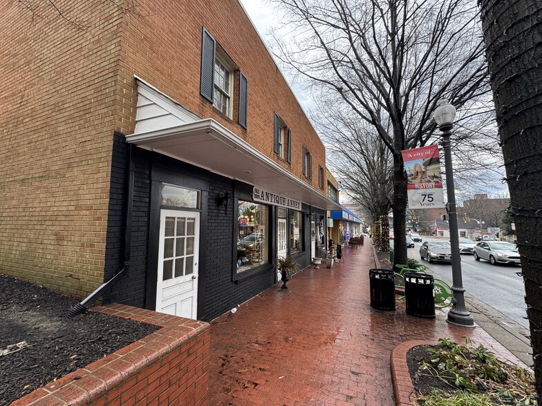 248 W Broad St, Falls Church, VA à vendre - Photo de l’immeuble – Image 2 sur 13